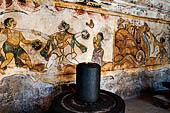 The great Chola temples of Tamil Nadu - The Brihadishwara Temple of Thanjavur. Linga with Nayaka painting on the inside wall of the cloister. 